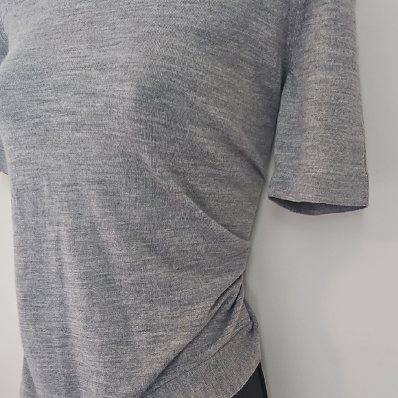 Banana Republic Heather Gray Short Sleeve Top - Picture 2 of 4